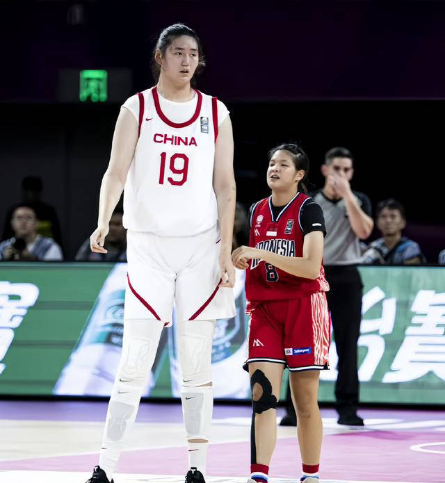 职业篮球联赛女球员崭露头角