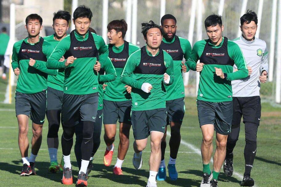包含国安客场大胜权健，领跑榜首位置的词条
