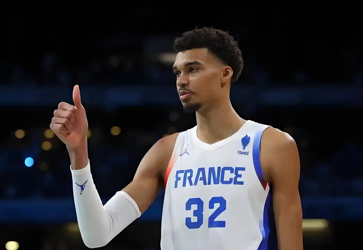 开云体育入口-马刺击败掘金，独占榜首