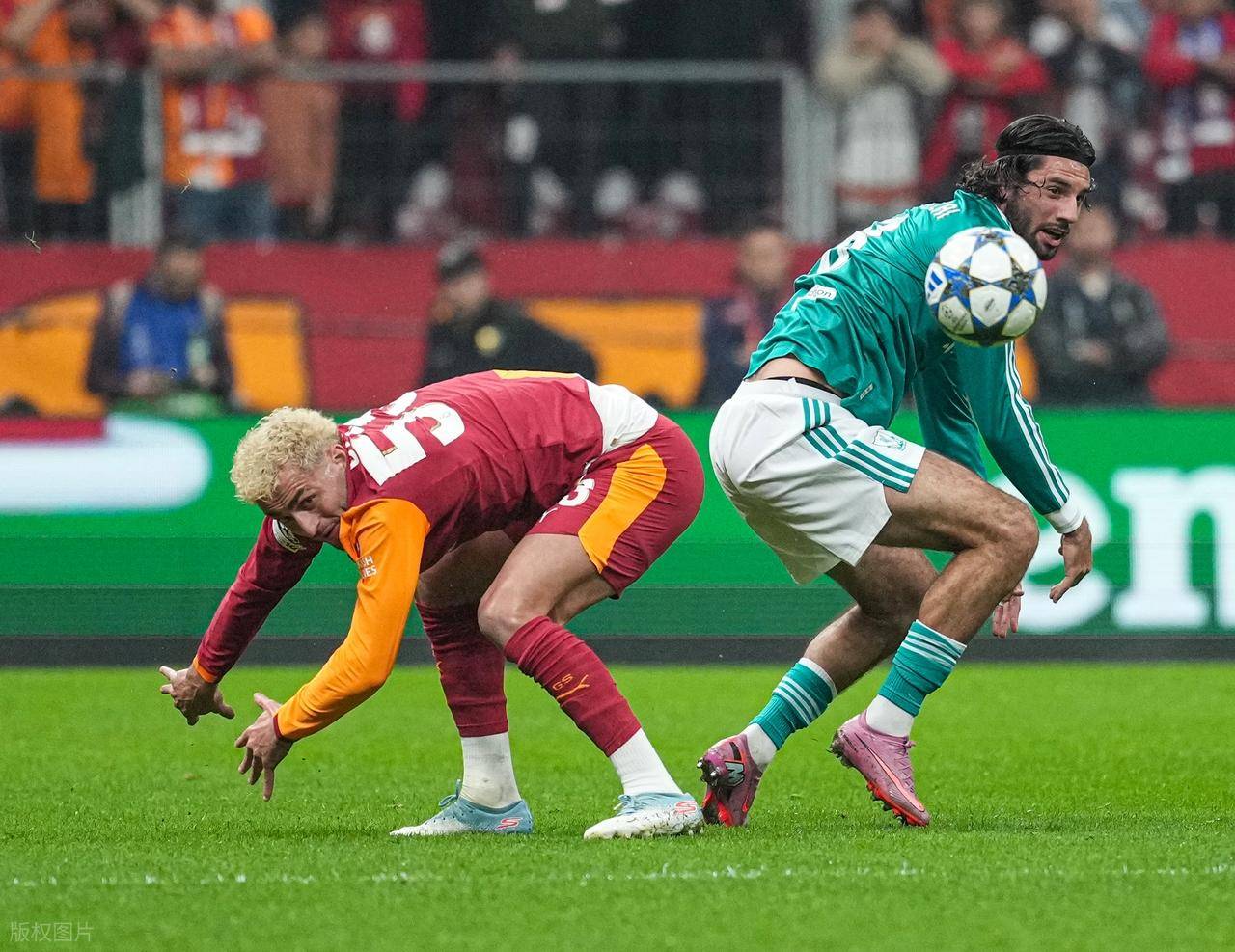 包含利物浦爆冷摩洛哥，特尔施特根统治全场的词条