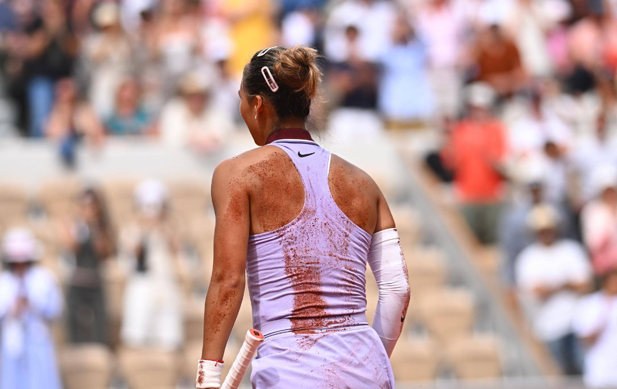 开云下载-网球明星选手受伤退赛，引发热议