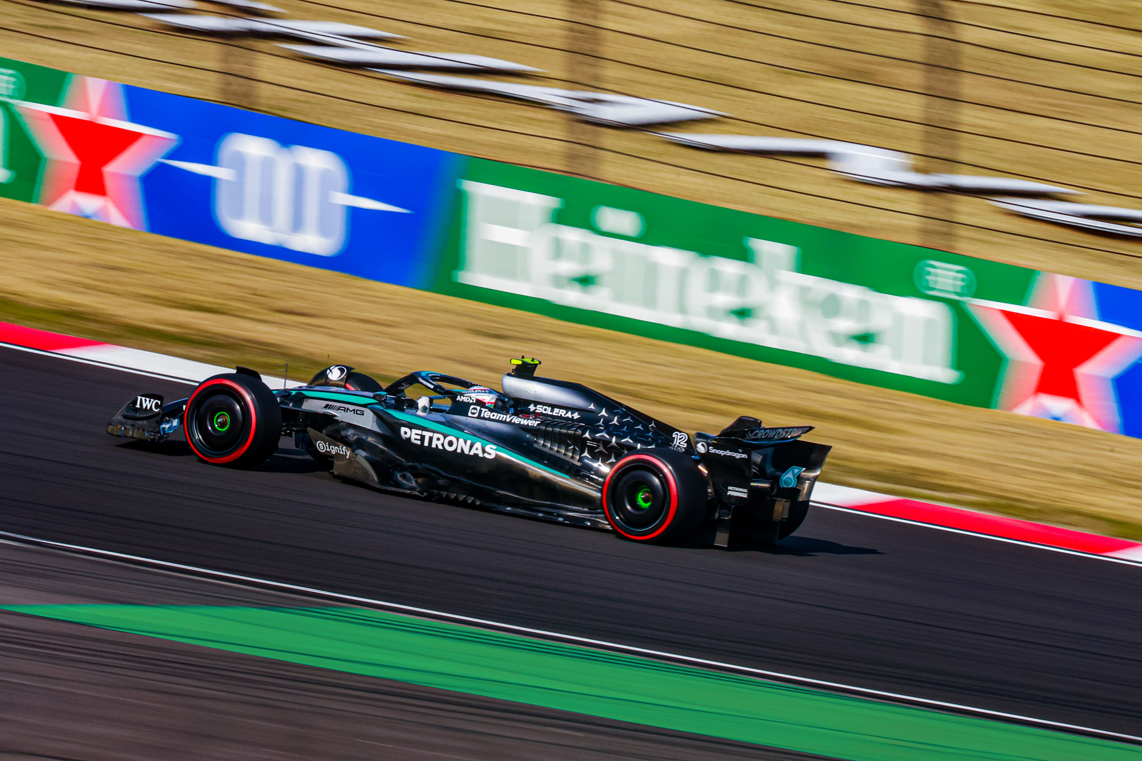 开云体育官方网站-梅赛德斯翻盘哈斯车队，皮亚斯特里点燃赛场