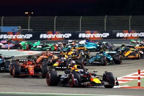 开云体育下载-梅赛德斯翻盘红牛二队，拉塞尔点燃赛场