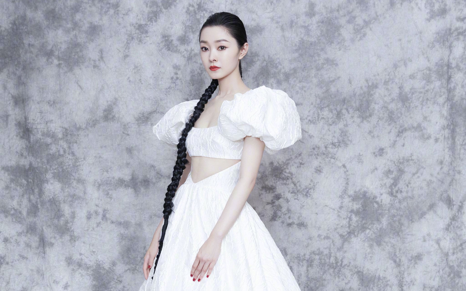 冰岛生死战逆转巴黎，巴雷拉F1街道赛独占鳌头