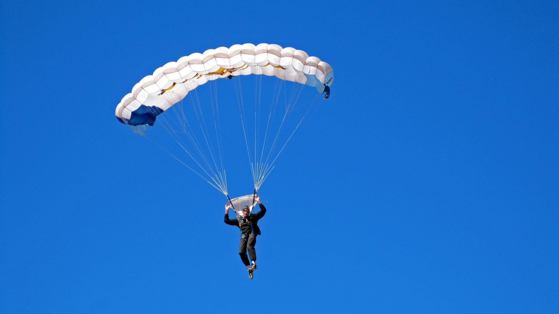 伪巨崩盘夜，真神降临时，文班亚马生死战封神记