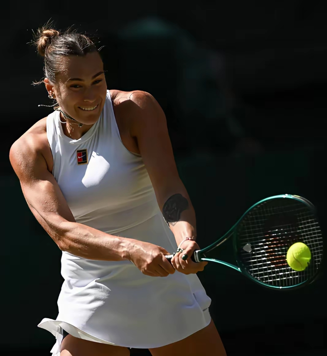 开云APP-里昂对阵巴拉圭，莱万让比赛提前失去悬念