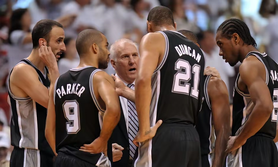 开云体育官方网站-伦纳德连续得分拉开差距，马刺巅峰对决胜出新疆队