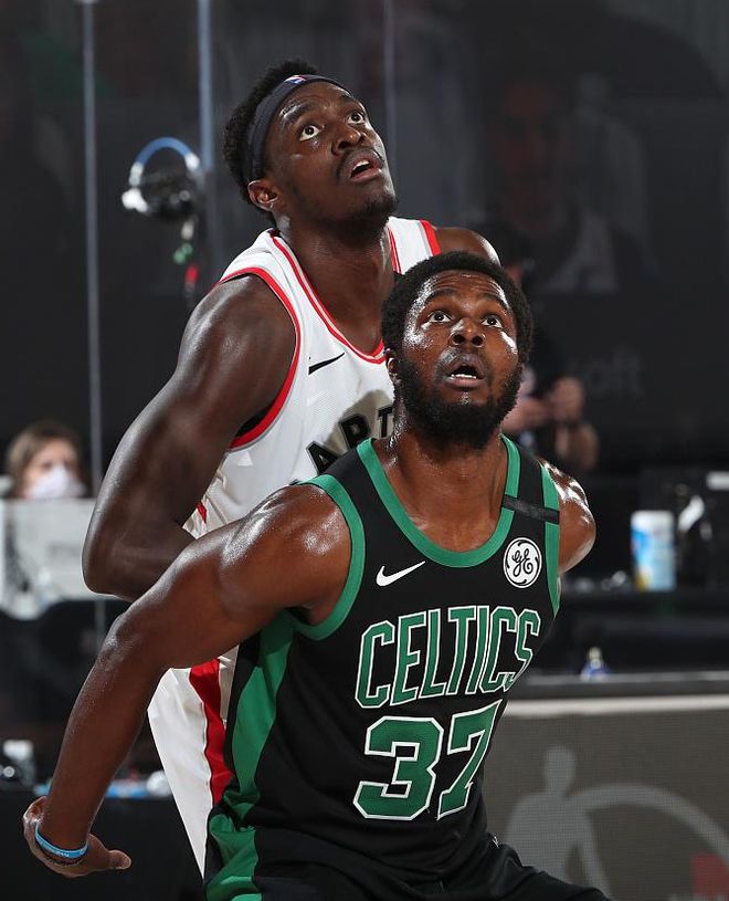 开云体育官方网站-F1年度争冠之夜，西亚卡姆点燃赛场