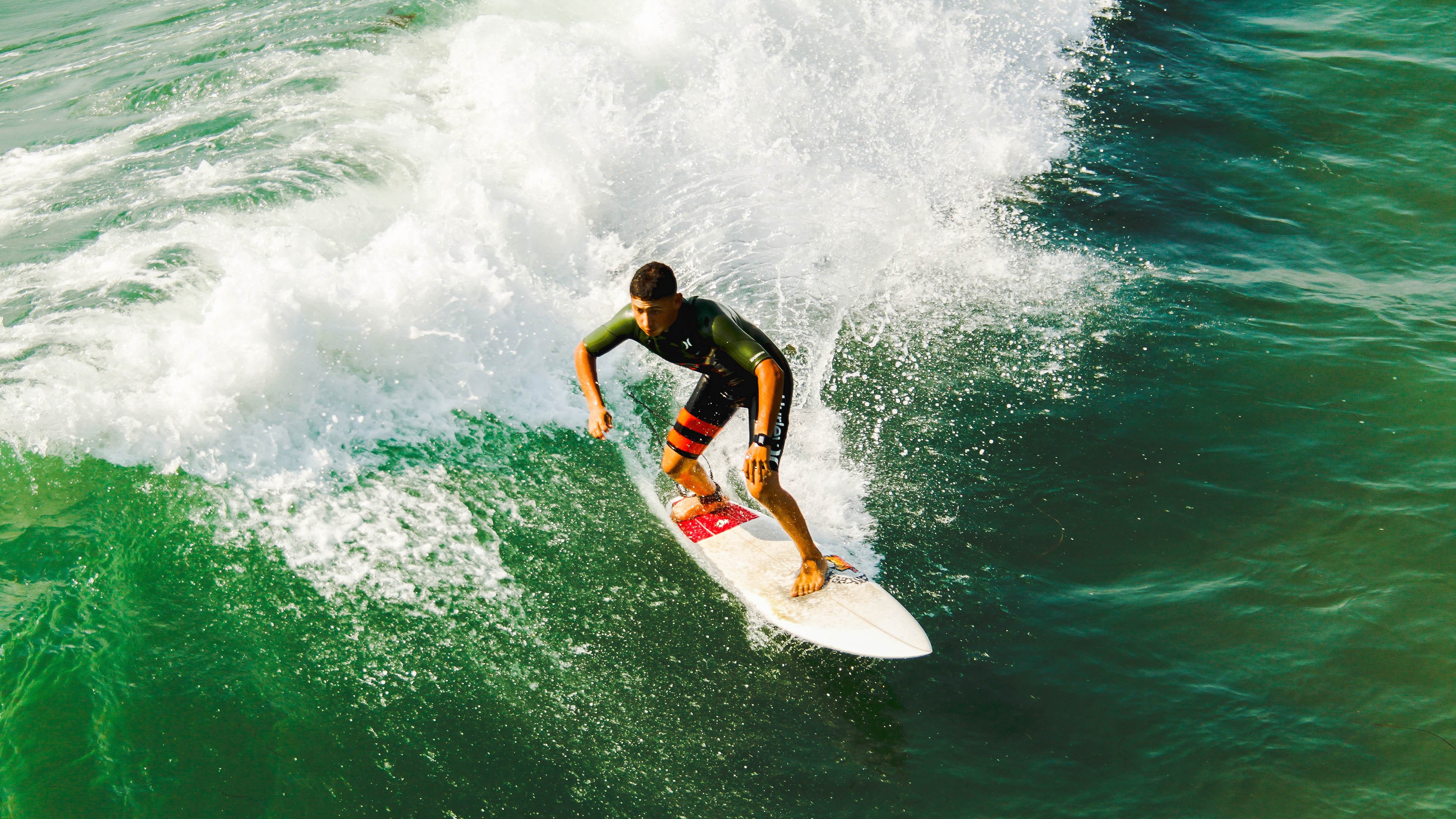 开云体育下载-跨洲的争冠基因，从芝加哥公牛到恩比德，何为真正的接管？